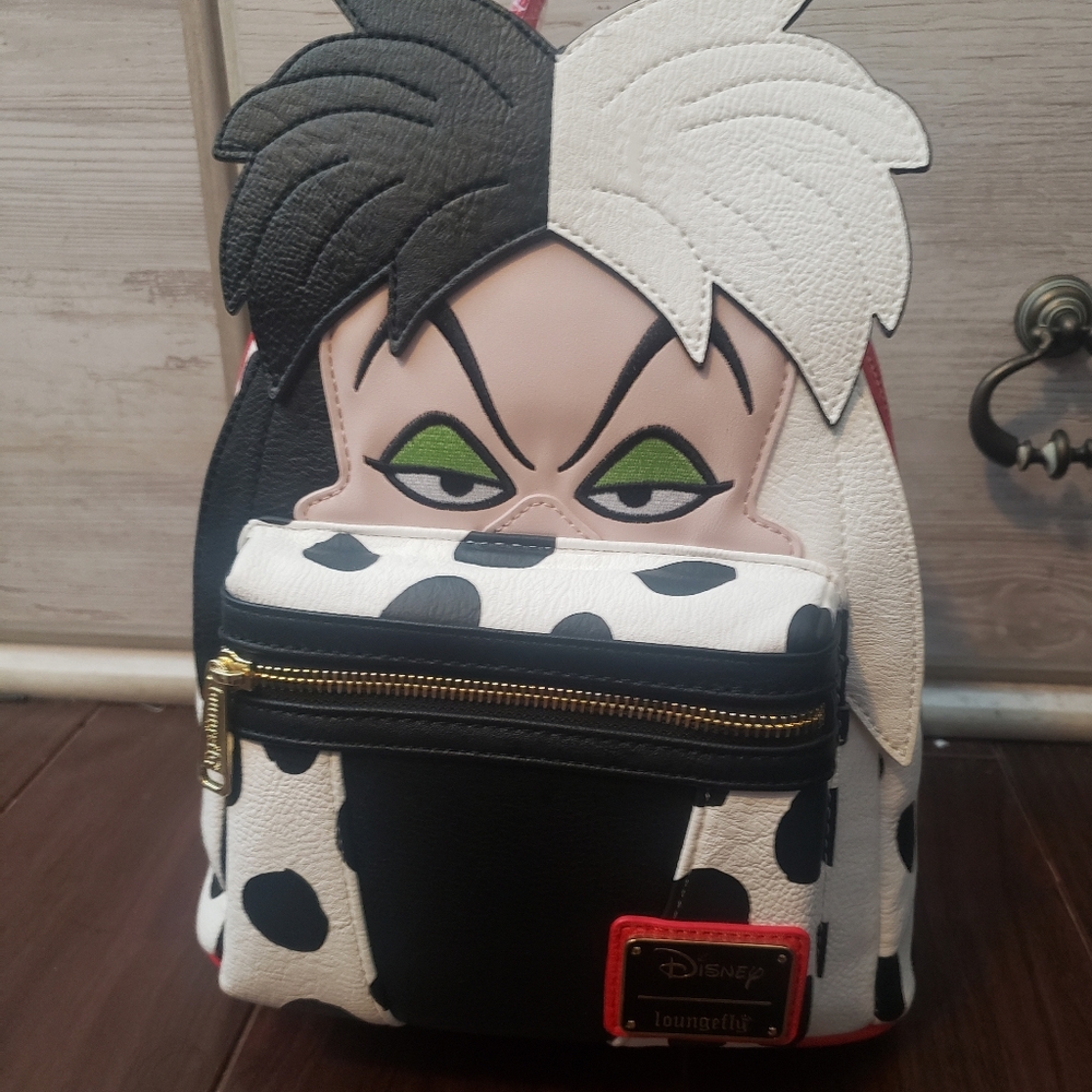 ♥️NEED GONE🖤Loungefly Cruella mini backpack
